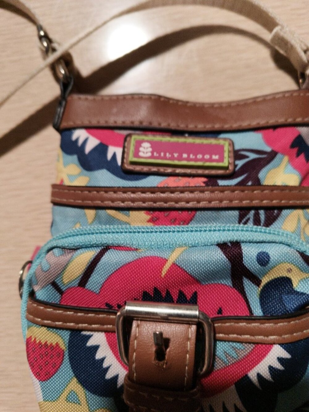Lily Bloom Women's Crossbody Bag Purse Floral Pattern Just Adorable! - Picture 3 of 8